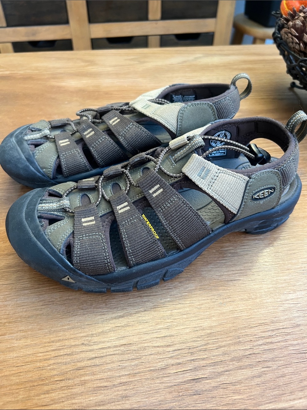 KEEN Men's Newport H2 Closed Toe Water Sandals. Size 9,5 men’s